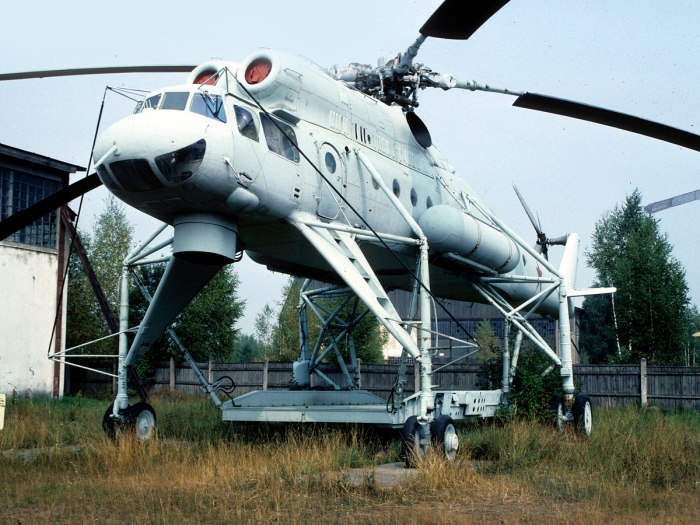 Вертолет ми-10 в Монино
