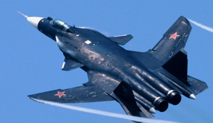 Экспериментальный истребитель Су-47 «Беркут»