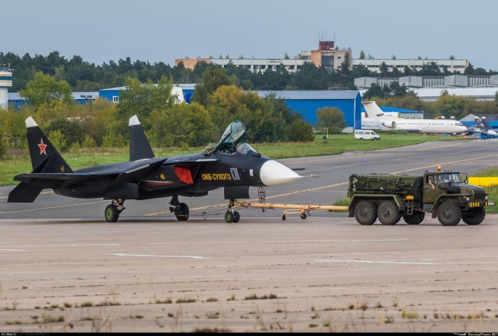 Су-47 истребитель