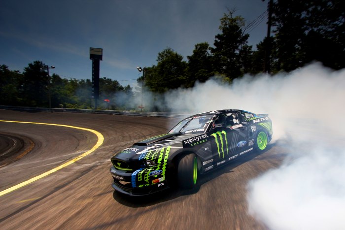 Форд Мустанг Monster Energy