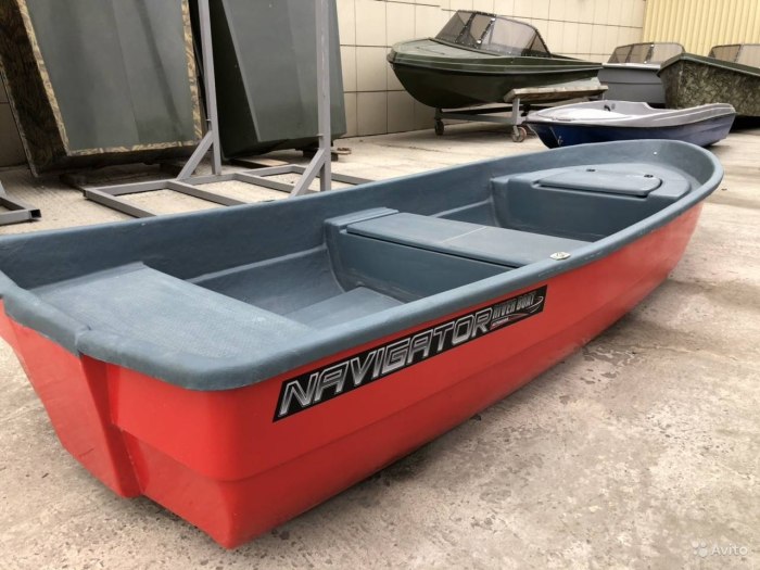 Стеклопластиковая лодка Navigator 390