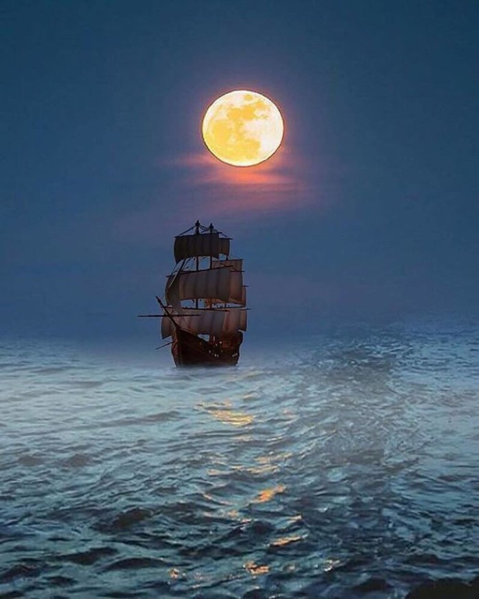 Ночь в море