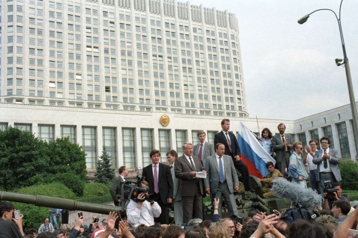 Августовский путч Ельцин на танке