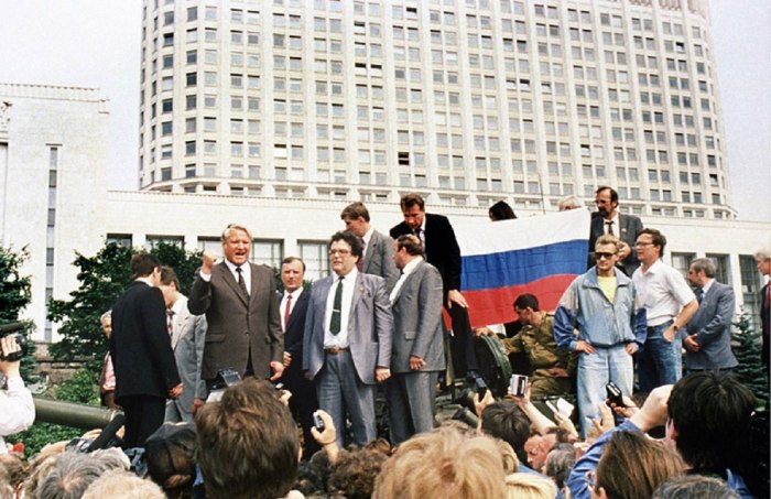 Августовский путч 1991 Ельцин на танке