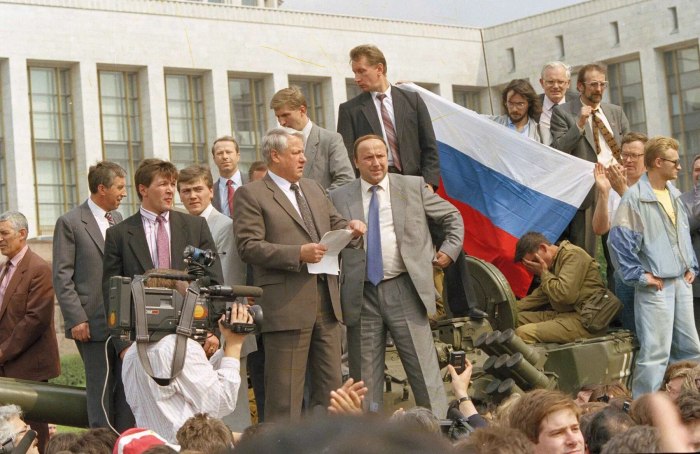 Августовский путч 1991 Ельцин на танке