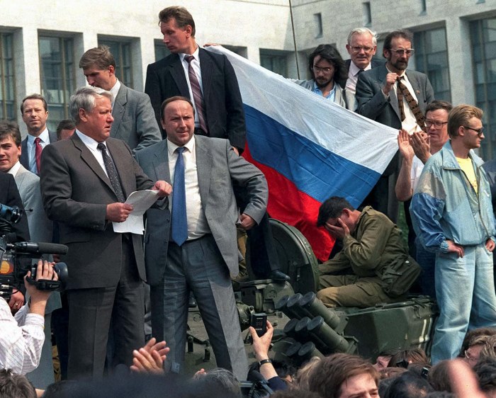 Ельцин 1991 белый дом ГКЧП
