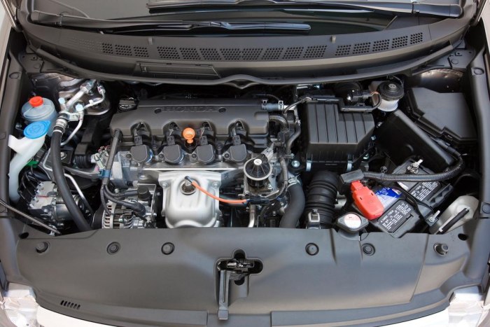 Подкапотное пространство Honda Civic 8