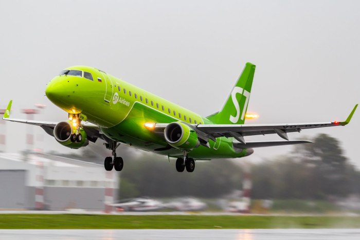 Самолет Embraer 170 авиакомпании s7