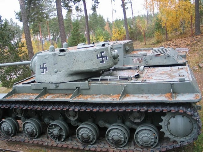 Кв-1 тяжёлый танк 1942