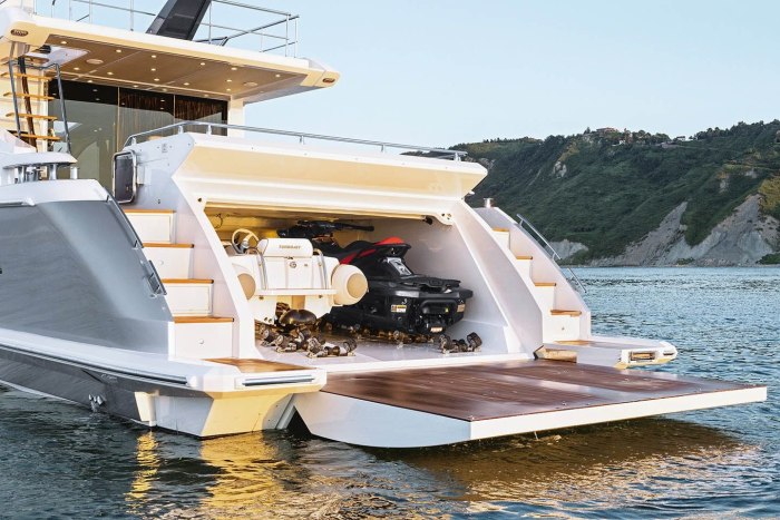 Azimut 77s яхта с наружи