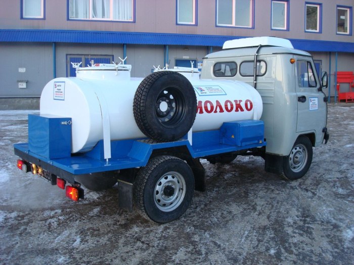 УАЗ 452 молоковоз