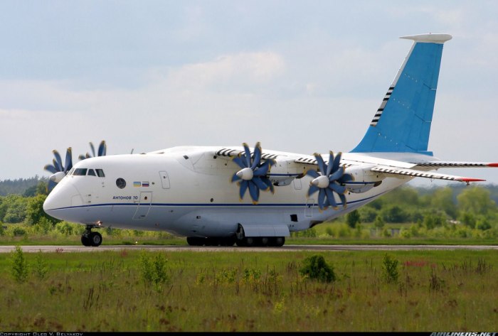 АН-70 военно-транспортный самолёт