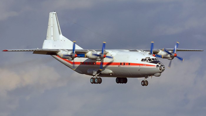 Транспортный турбовинтовой самолет АН-12