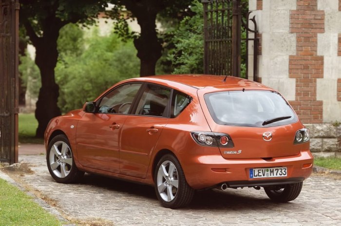 Мазда 3 2004 хэтчбек 1.6