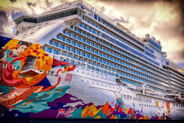 Genting Dream круизный лайнер