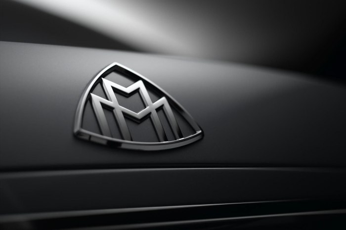 Maybach w222 значок