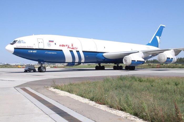 Самолет ил 96 400