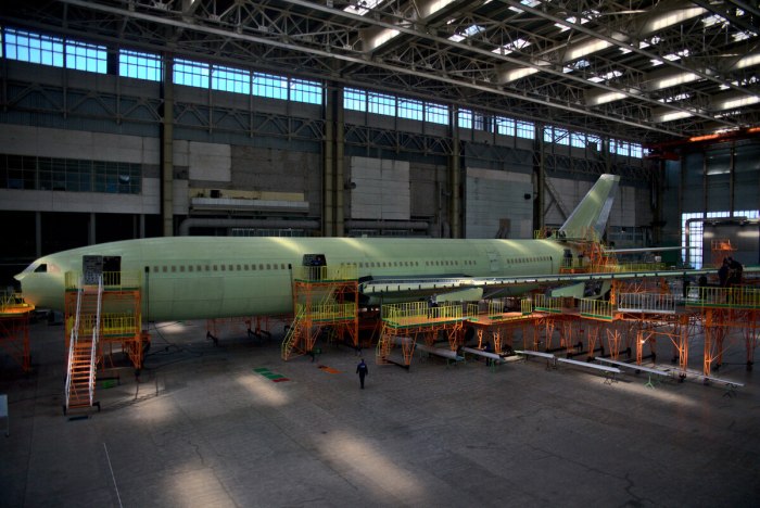 Самолет ил-96-400впу