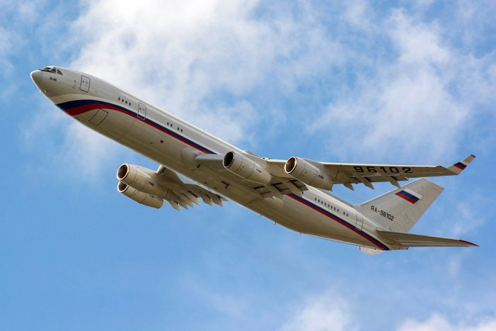 Самолет ил-96-400впу