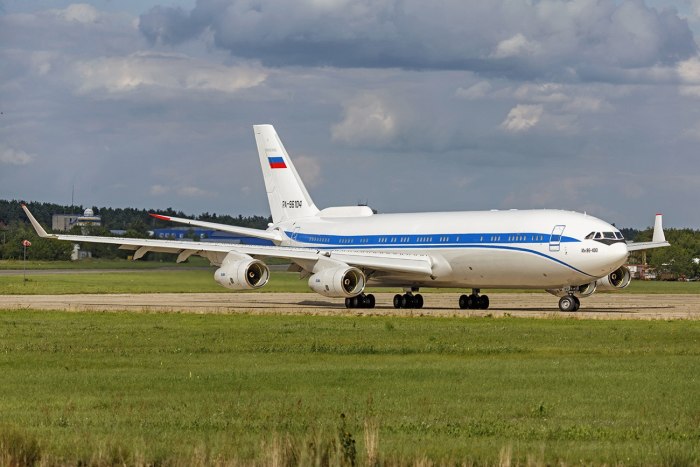 Самолет ил 96 400
