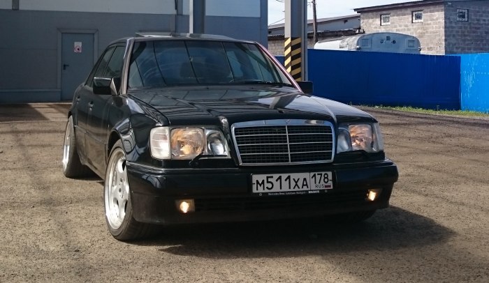 Mercedes 124 черный