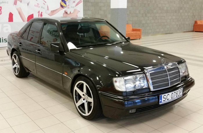 Мерседес Бенц 124 е500