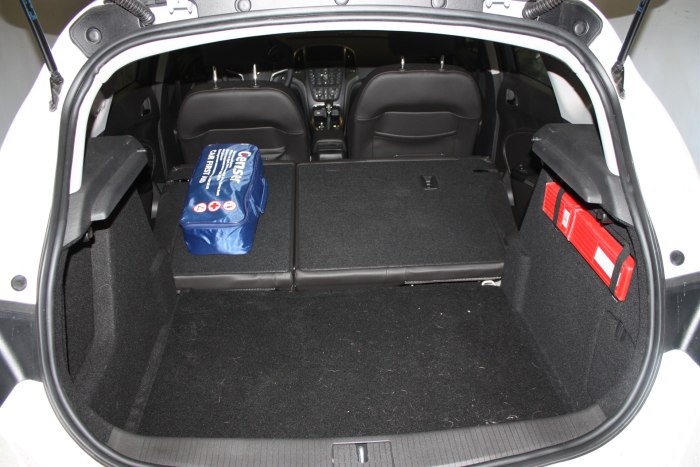 Opel Astra j хэтчбек багажник
