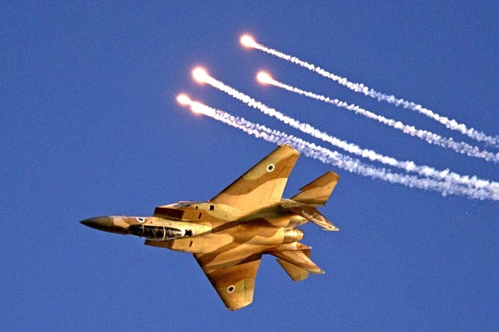F16 истребитель