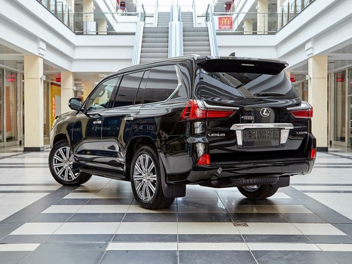 Lexus LX 670