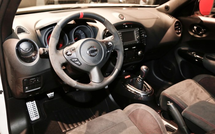 Nissan Juke 2011 салон