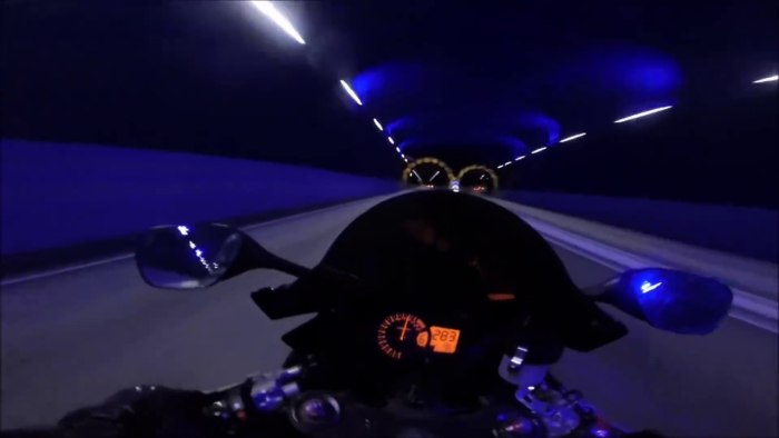 Yamaha r1 300 km/h