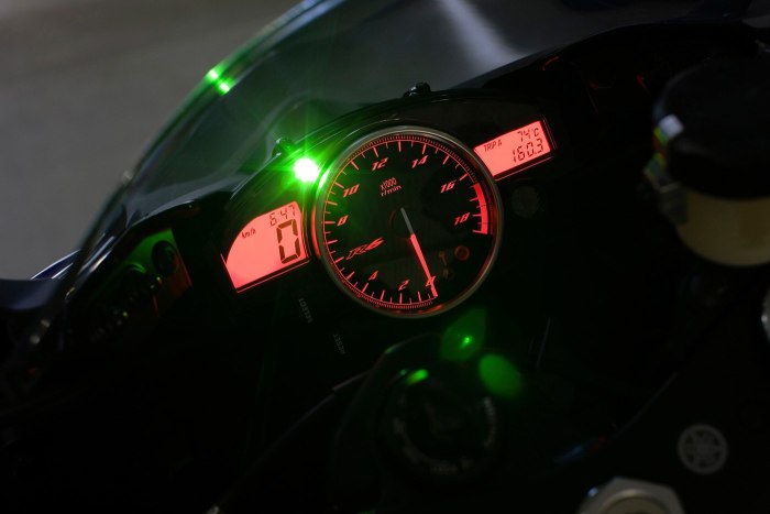 Yamaha r1 2010 спидометр