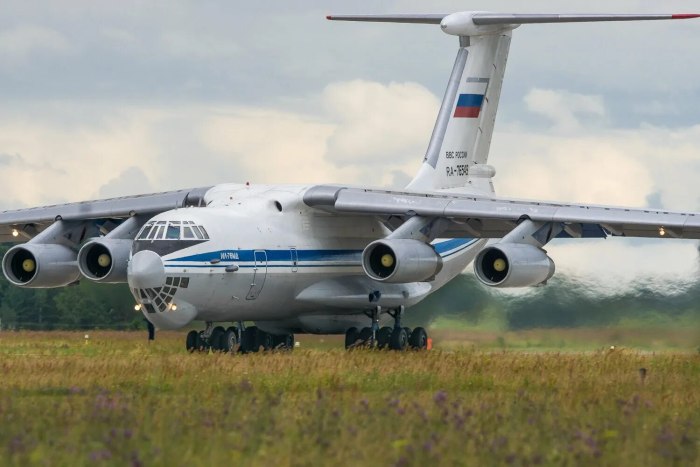 Военный грузовой самолет ил 76
