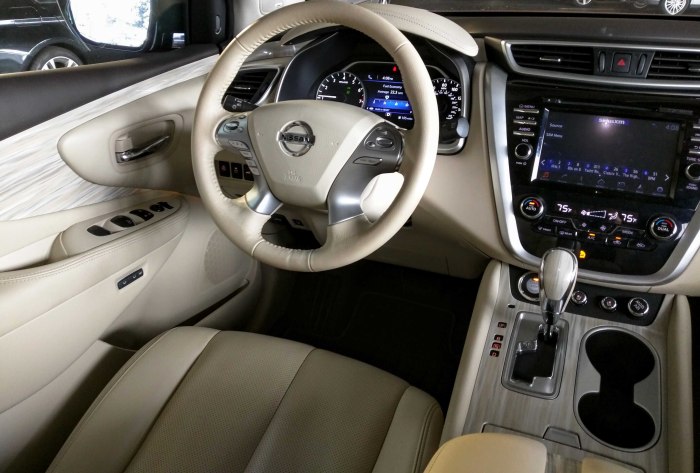 Nissan Murano 2022 белый салон