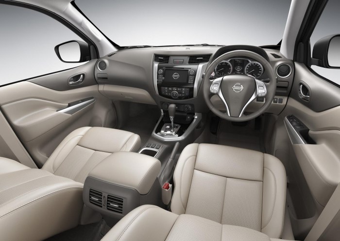 Nissan Navara 2018 салон