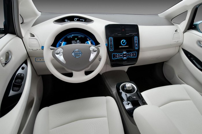 Nissan Leaf 2017 салон