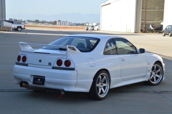 Nissan Skyline r33 gt-r