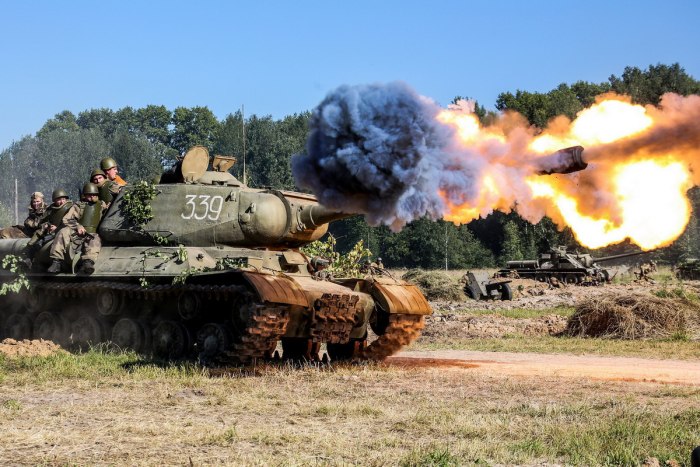 Танк т-34 на поле боя