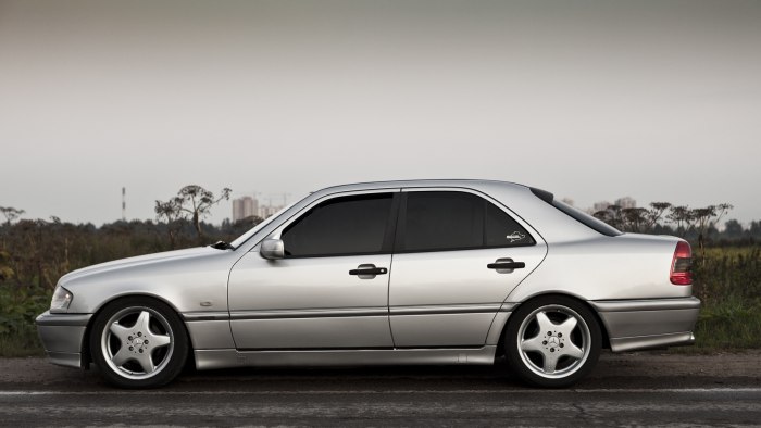 Mercedes Benz c class w202