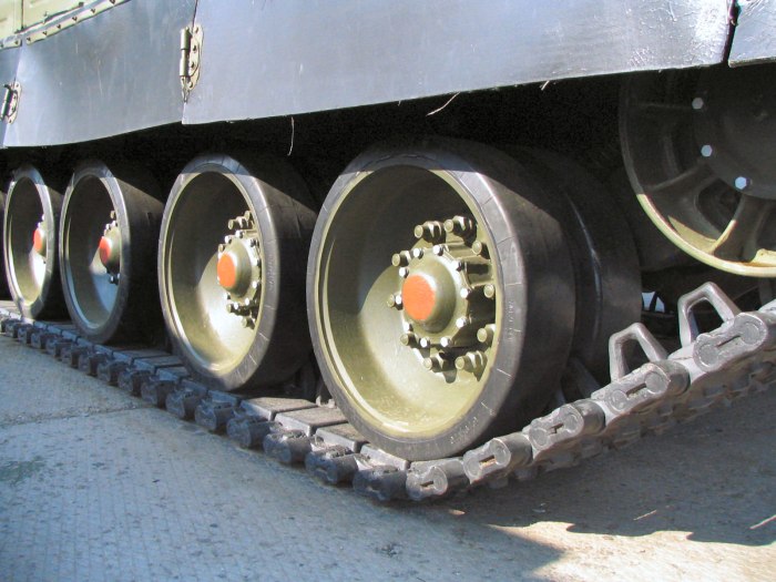 Опорные катки танка т-80