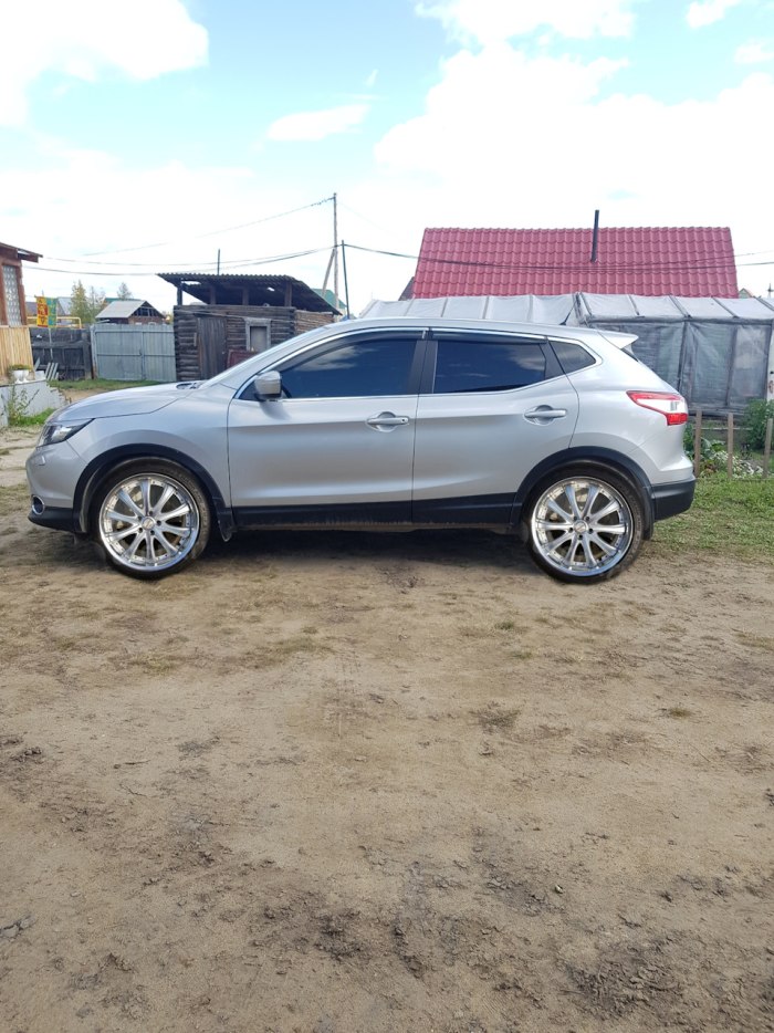 Nissan Qashqai+2 r18