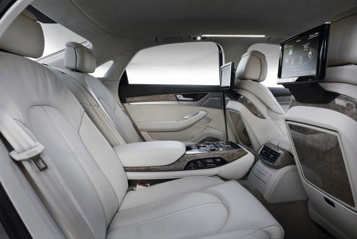 Audi a8l салон сзади