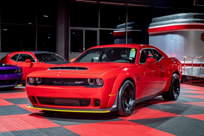 Додж Челленджер srt Demon