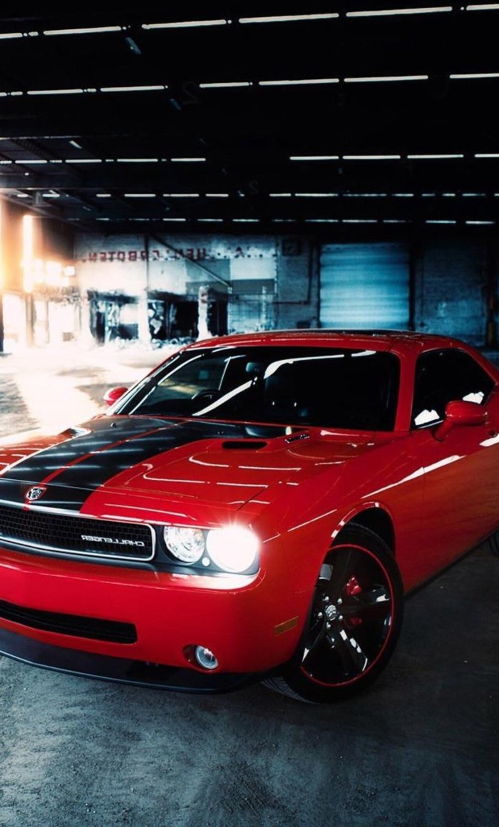 Dodge Challenger srt красный