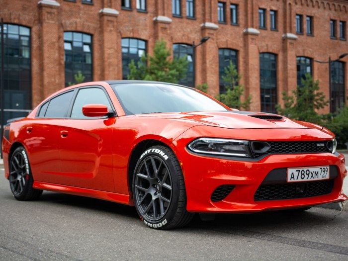 Красный Charger