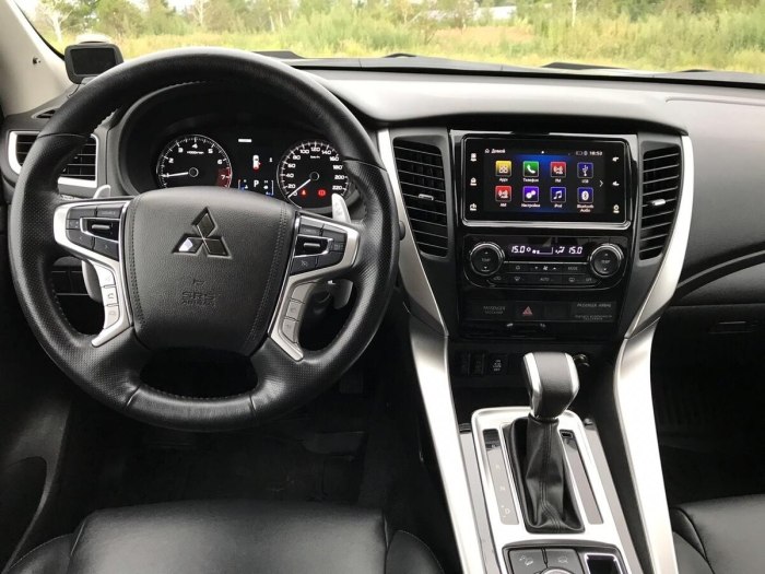 Mitsubishi Pajero Sport 3 салон
