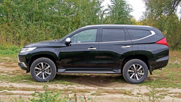 Mitsubishi Pajero Sport 3 черный