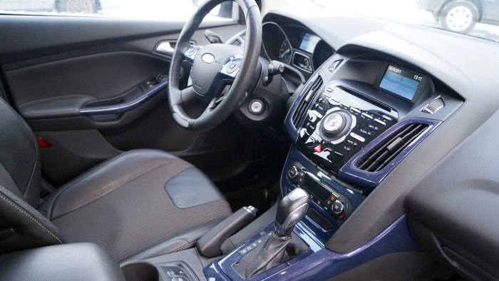 Ford Focus 2013 2.0 комплектация trend