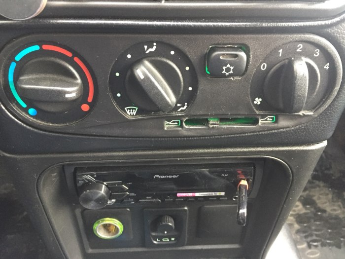 Chevrolet Niva 212300-55 кнопка кондиционера