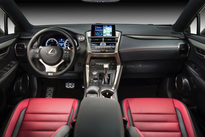 Lexus NX 200 салон